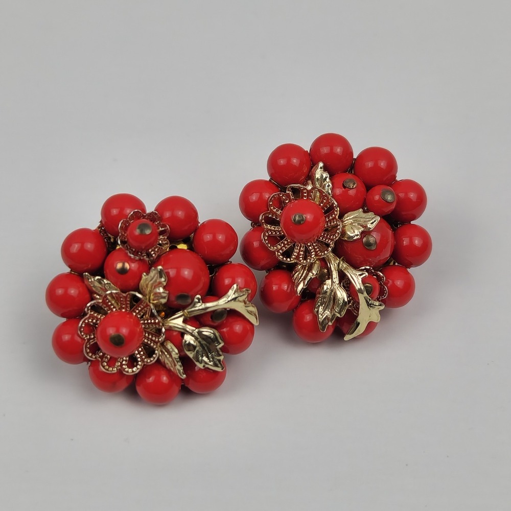 Vintage Japan Red Berry Cluster Clip On‎ Earrings Gold Tone Floral Leaf